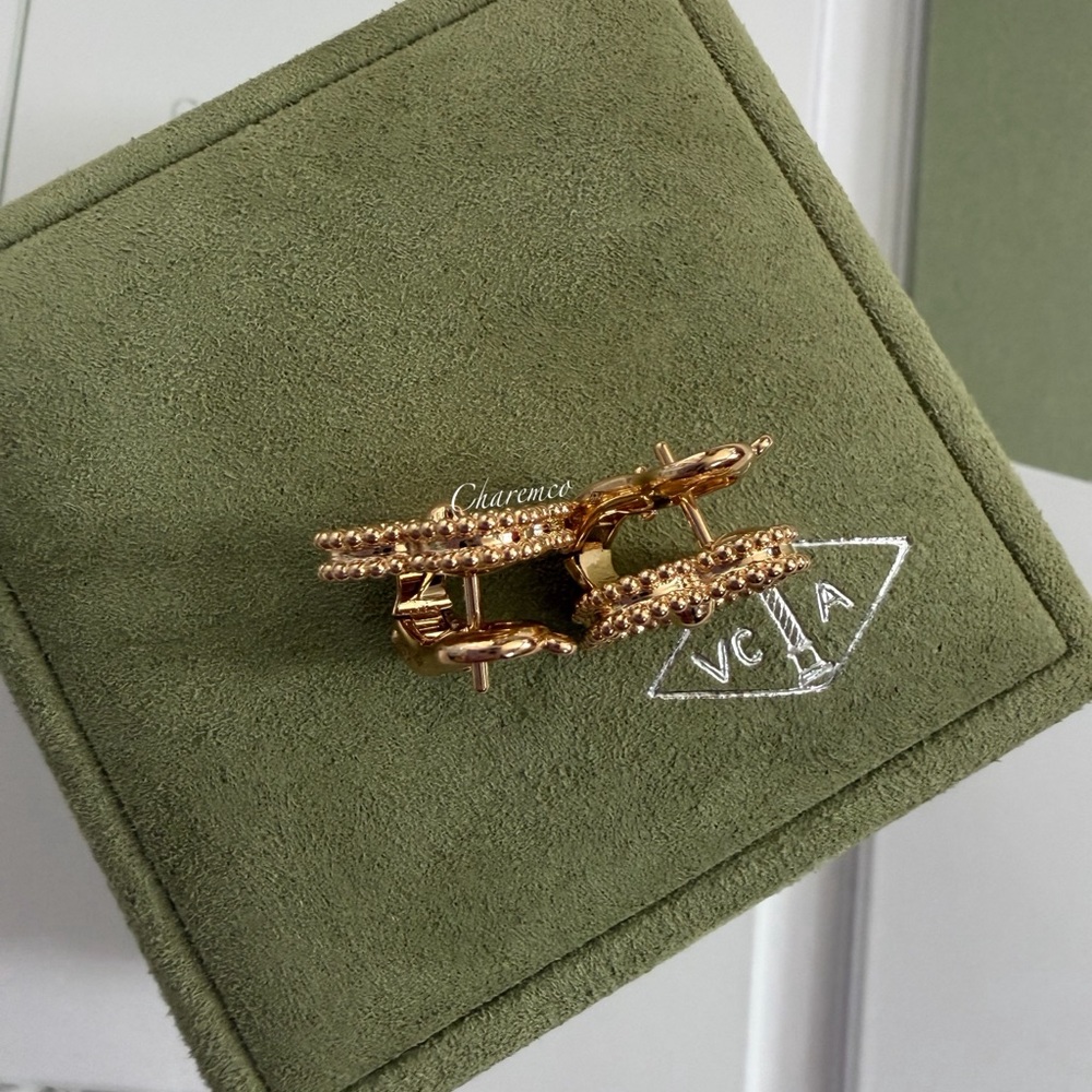 NEW! RARE✨Van cleef arpels VCA 18K YG Vintage Hammered Alhambra Small Earrings - Picture 4 of 7